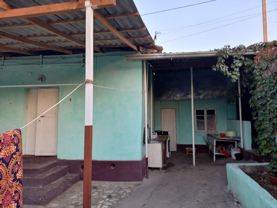 Bektemir tuminida  4 xonalik xovli sotiladi 3 sotix