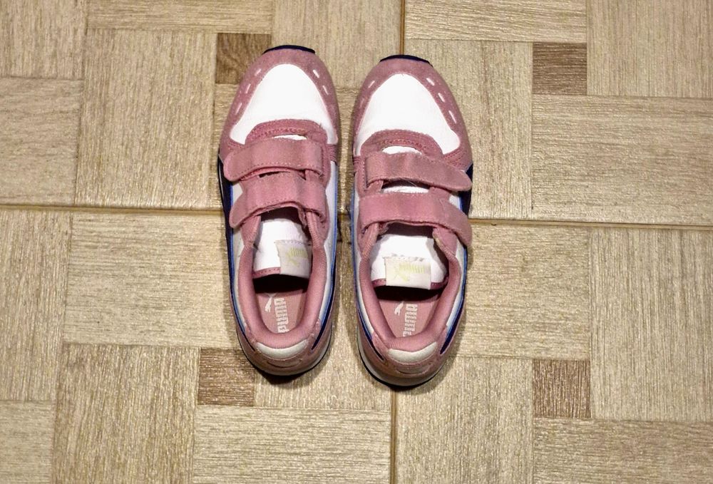 Adidași Puma pentru fete, mărimea 33