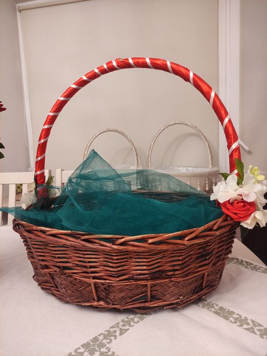 корзинки, коричневые и белые