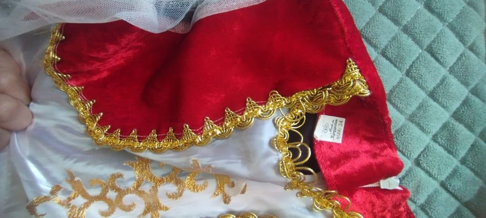 Продам детскую платье  .