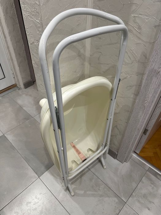 Бебешка вана, със сгъваеми стойка