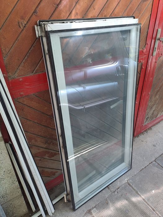 PVC дограма цвят бяло.