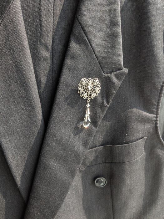 Ac (pin) rever sacou (cravată). Swarovski.