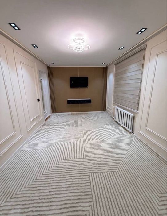 Чиланзар 9.  1в2 комнатная 3этаж кирпич. Балкон 2х3