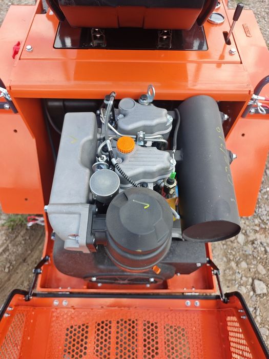 Мини челен товарач STRONEXX S490