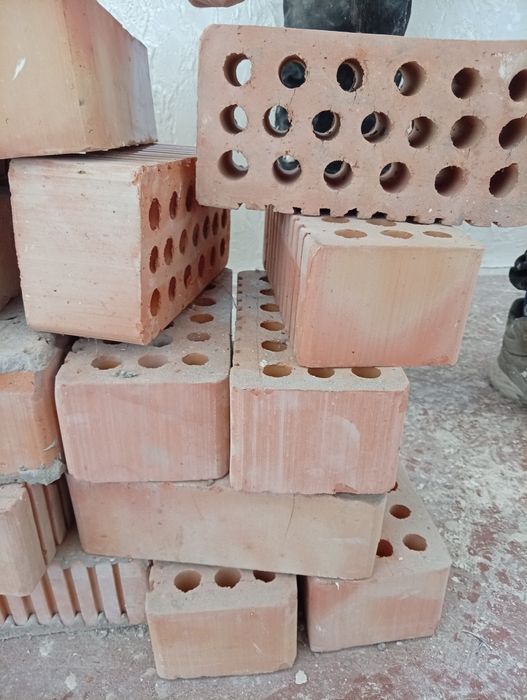 Все кирпичи за 40.000 сум самовывоз