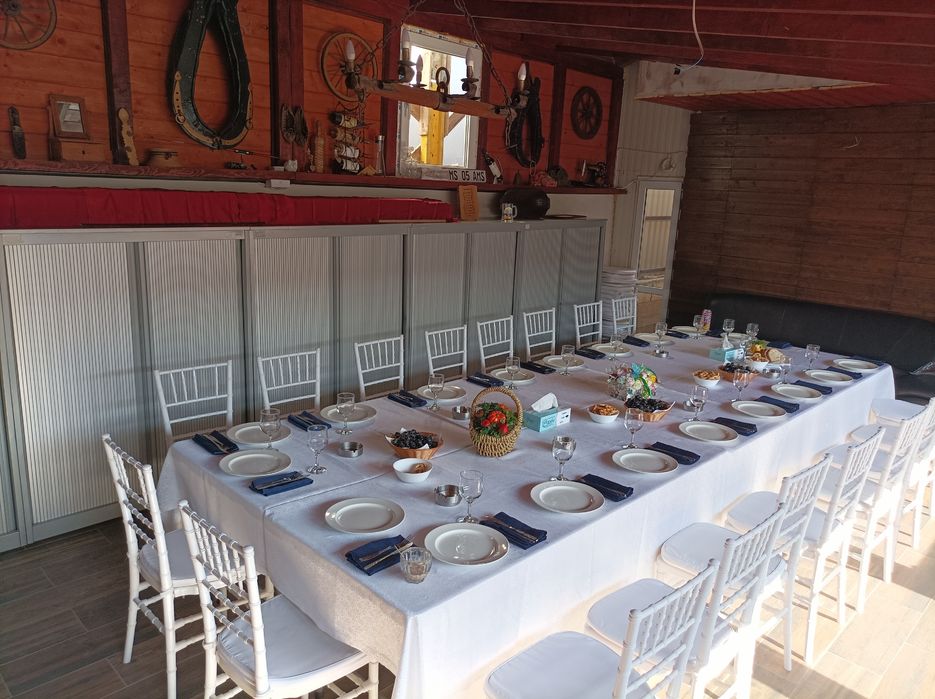 Închiriere scaune mese cort evenimente