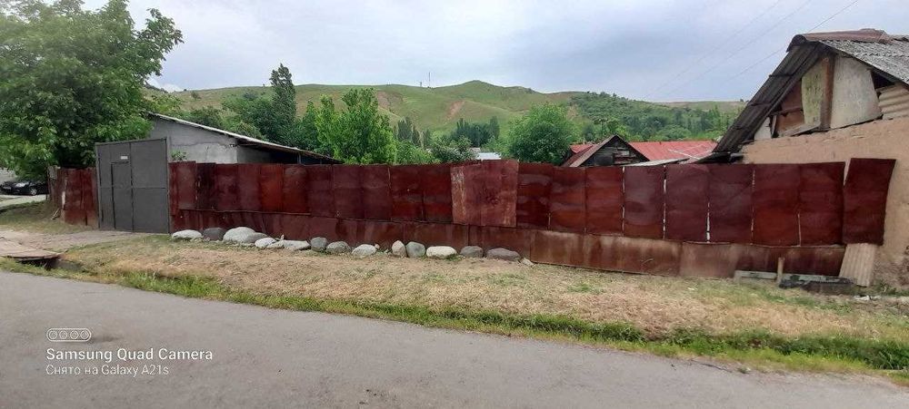 Xumsonda 13 sotix xovli sotiladi. 1 sotixi 10500$