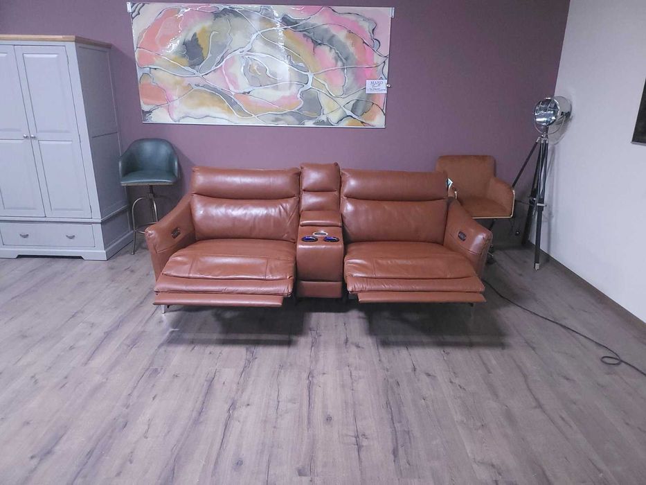 Кафяв кожен диван голяма двойка с електрически релаксиращ механизъм