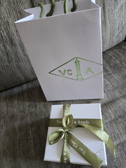 Продам кулон под ван клиф