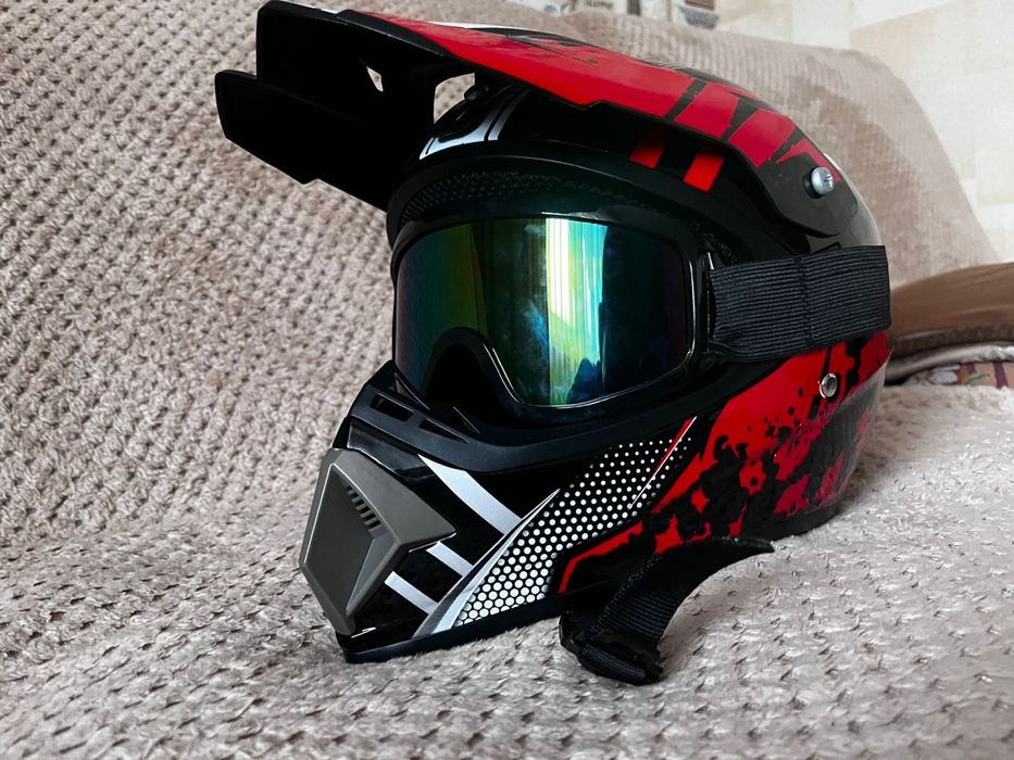 Шлем мотокроссовый