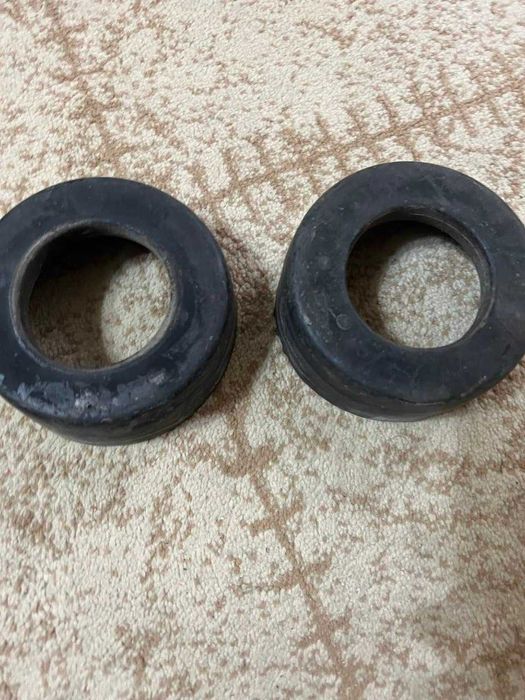 Упорный верхний  резиновый буфер передней пружины