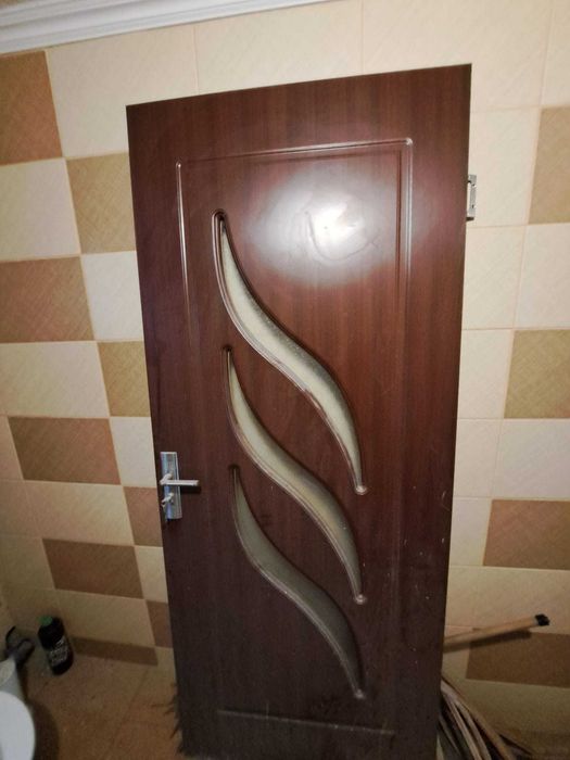 Vând 3 uși de interior, culoare Wenge