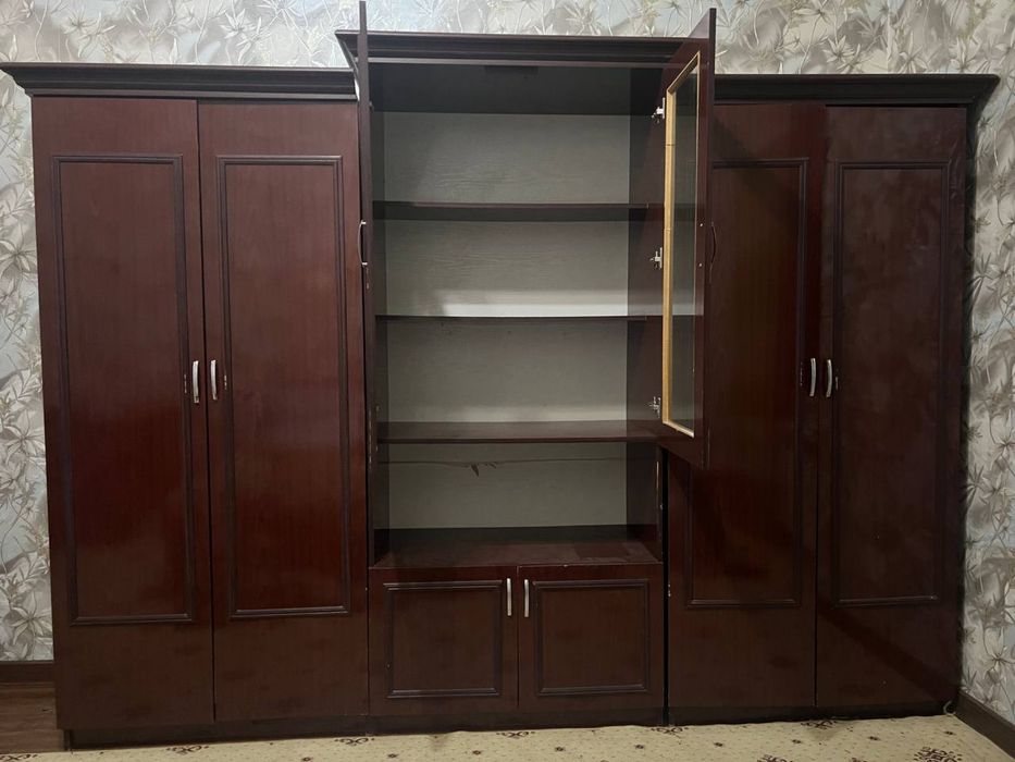 Mebel, shkaf sotiladi