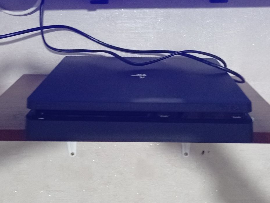 Playstation 4 slim