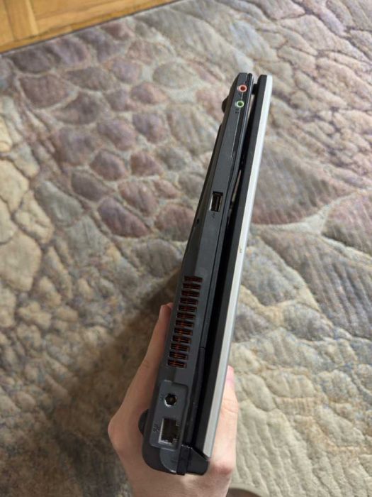 Laptop antic Fujitsu Siemens Amilo Intel Celeron M 440