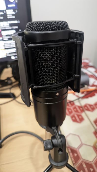 Студийный микрофон audio technica AT2020
