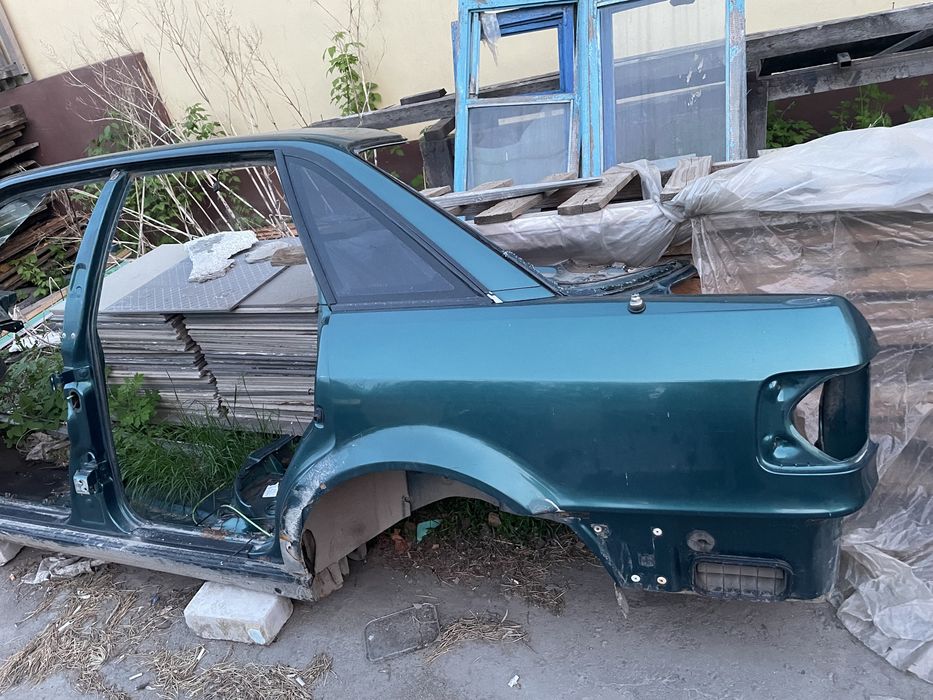 Заднее левое крыло Ауди 80 б4 Audi 80 b4