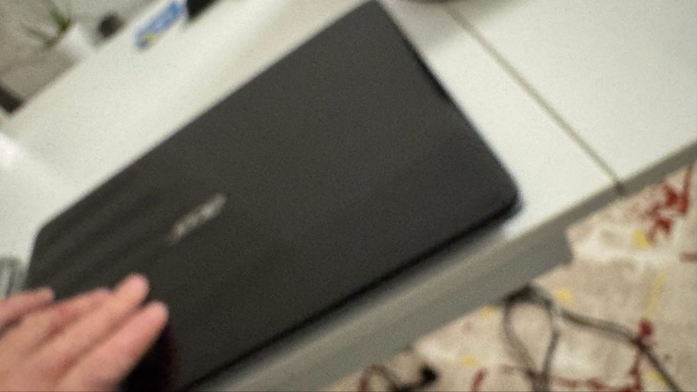Бюджетен лаптоп Acer / Intel i5 / 4GB RAM / Бързо SSD / Оригинално зарядно