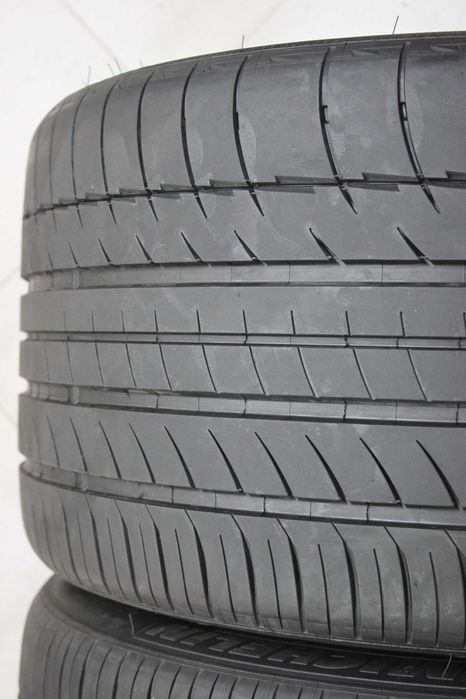 295/30-18 Michelin