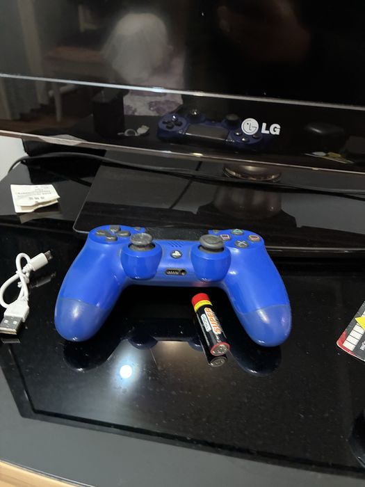 Продам Playstation 4