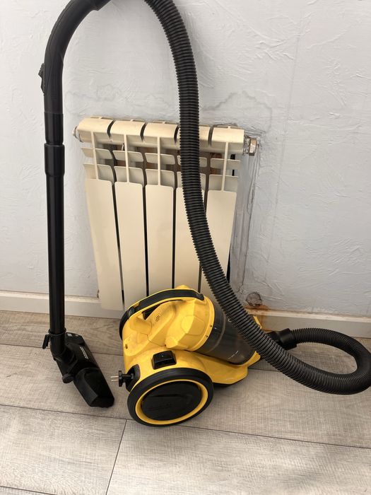 Продам пылесос Karcher VC3 Plus