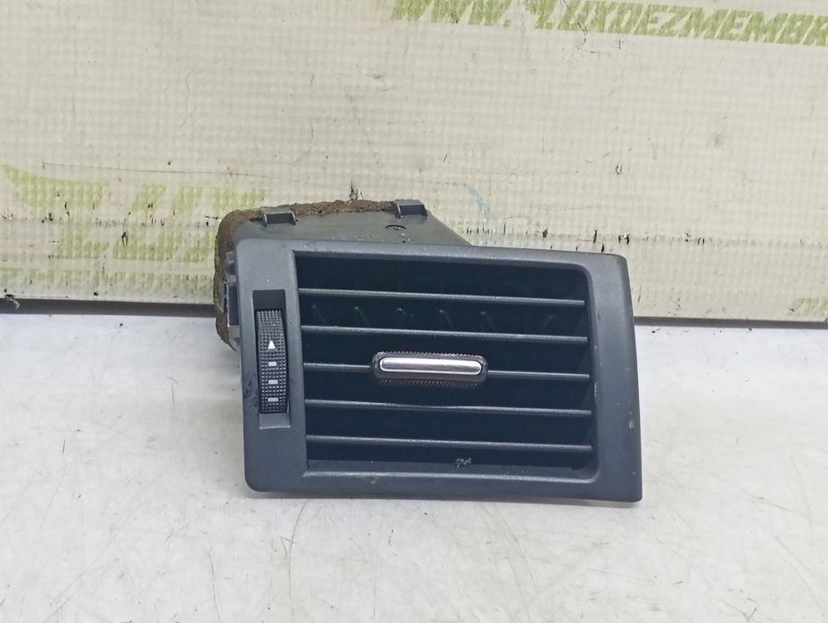 Grila ventilatie bord 8E0820902F Audi A4 B7 (2004 - 2008) 2.0 tdi 2.0 tdi BPW