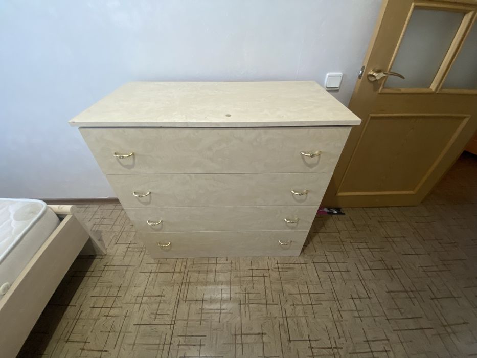 Тумбочка, шифонер, тумба