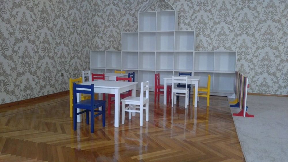 Детский комплект стол со стульями