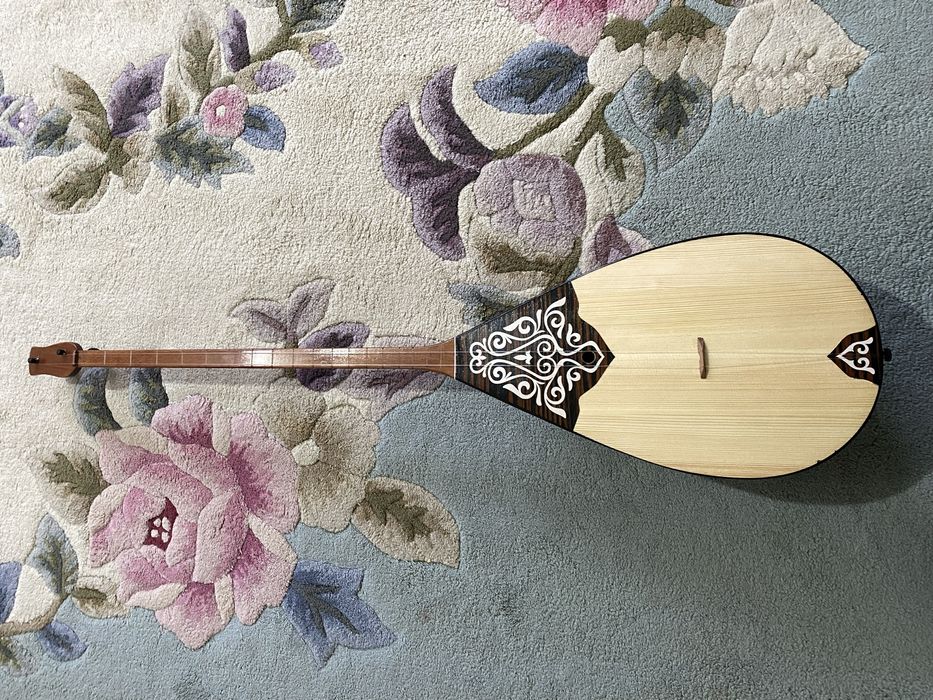 Домбыра сатылады