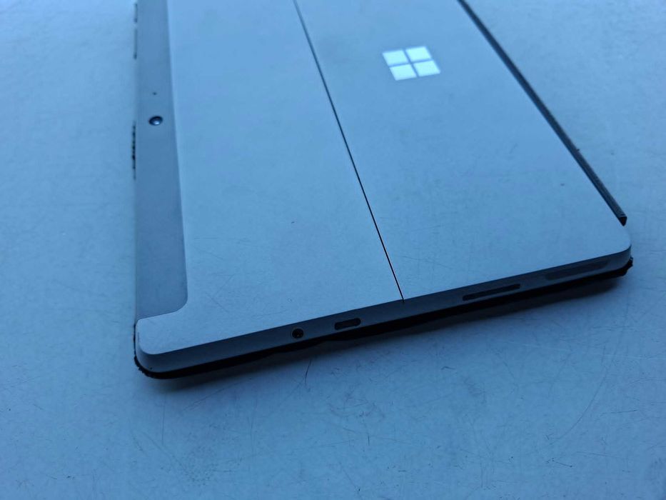 Мини лаптоп Microsoft Surface Go