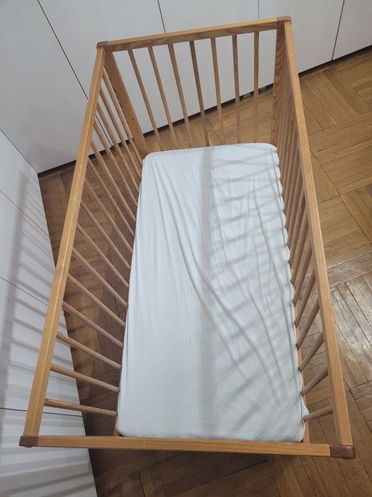 Vând   pătuț cu saltea