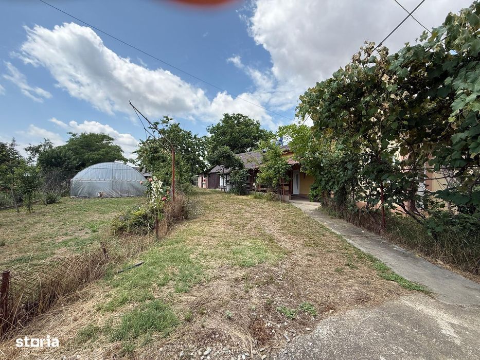 Casă de vânzare cu teren 3750 mp