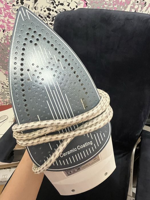 Продам утюг Maxwell