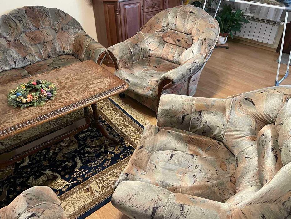 Троен диван, 2 фотьойла, 2 табуретки и маса