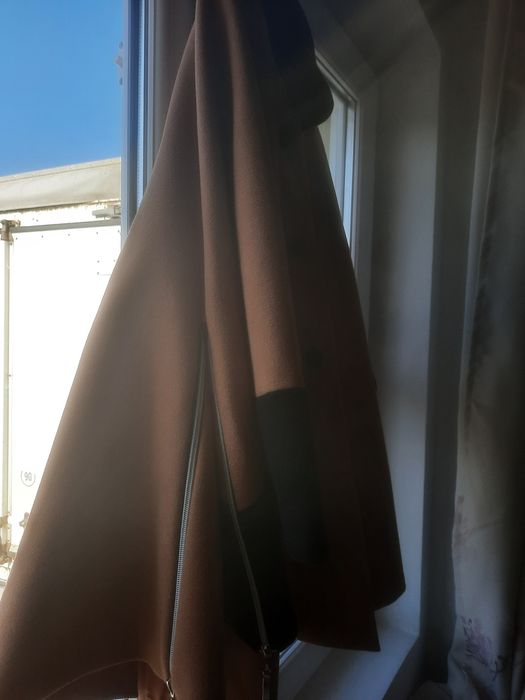 Vind pelerina aproape nouă mărime 38 din stofa