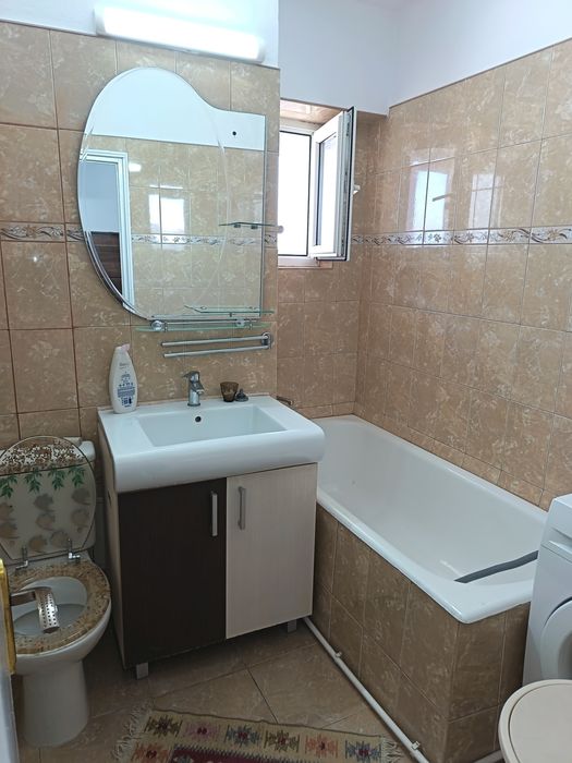 Închiriez apartament