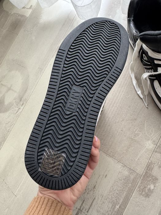 Adidasi marimea 37 DKNY