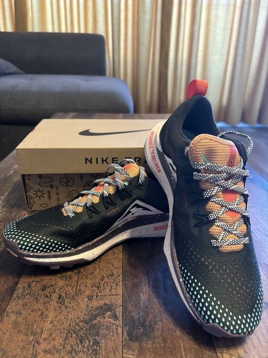 Nike Обувки W react PEGASUS TRAIL 4 и Adidas lightblaze j