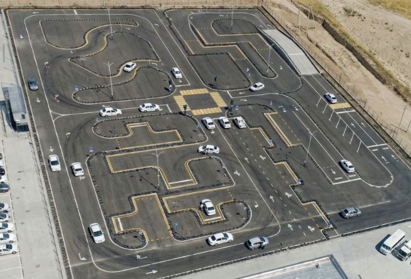 Автоинструктор имтихонга таййорлов автодромда