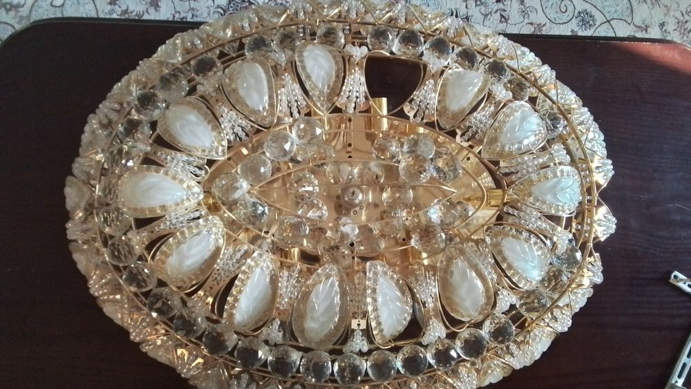 Прадаю Люстру...