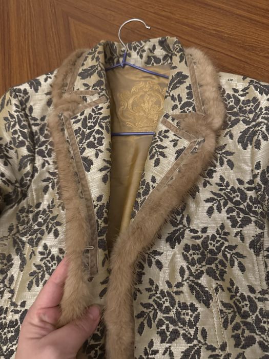 Пиджак из парчи с норкой
