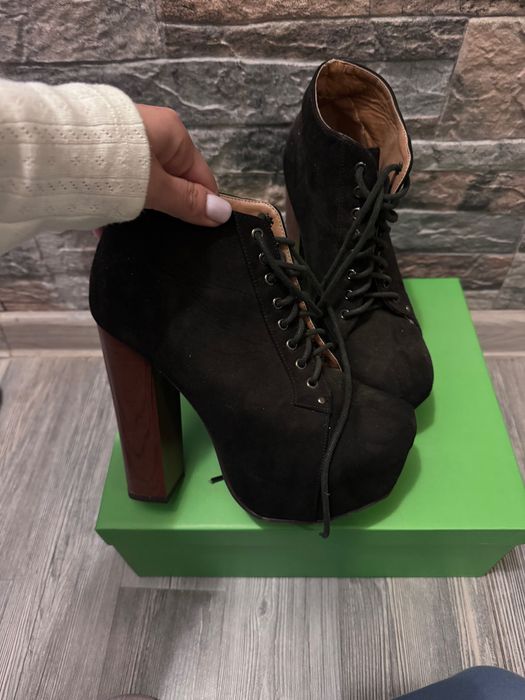 Дамски боти на висок ток