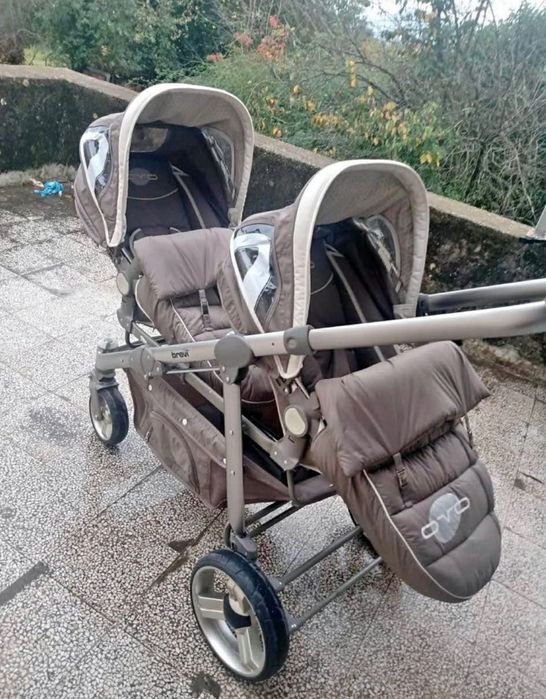 Количка за близнаци марка BREVI.