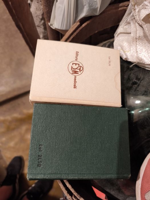 Cărți medicina și lucru manual
