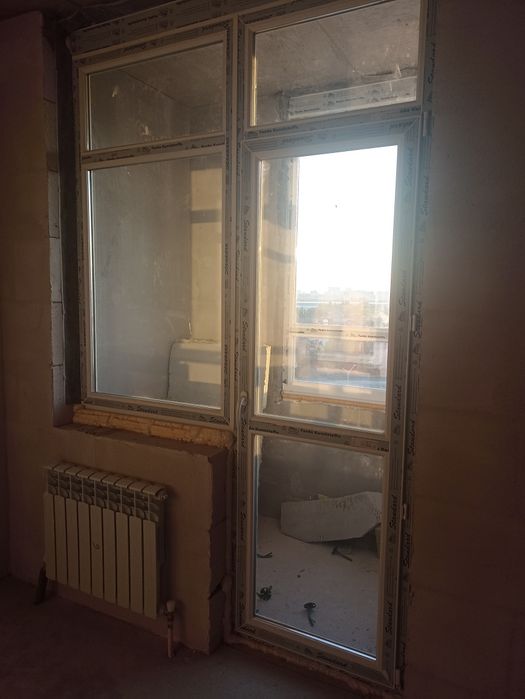 Продам пластиковый дверь и окно новые