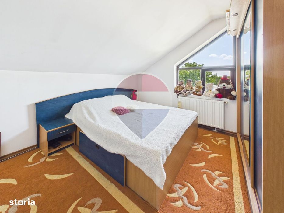 Vilă 10 camere + spațiu comercial | teren 1.300 mp | Otopeni 23 August