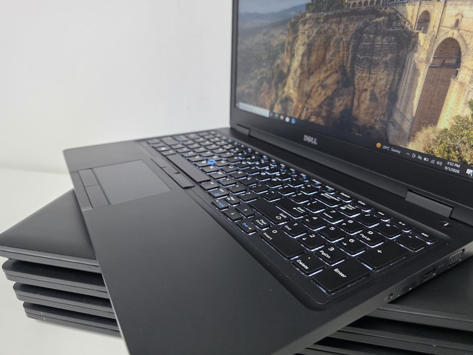 SUPEROFERTA! Laptop Dell Latitude PRO i7-7600U 15.6 FullHD iuluminare taste. GARANTIE 1 an