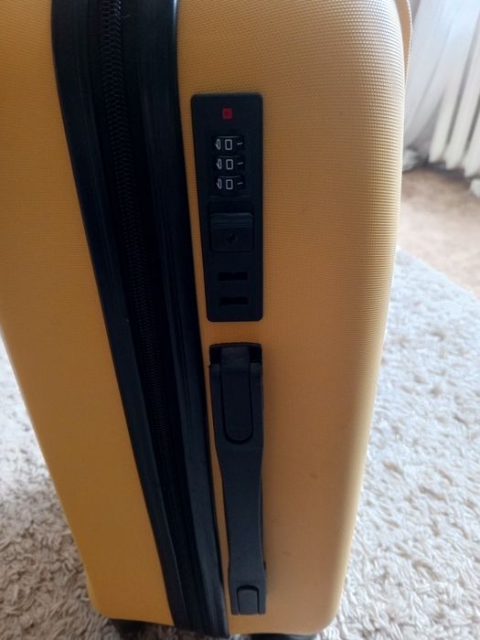 продам чемодан новый