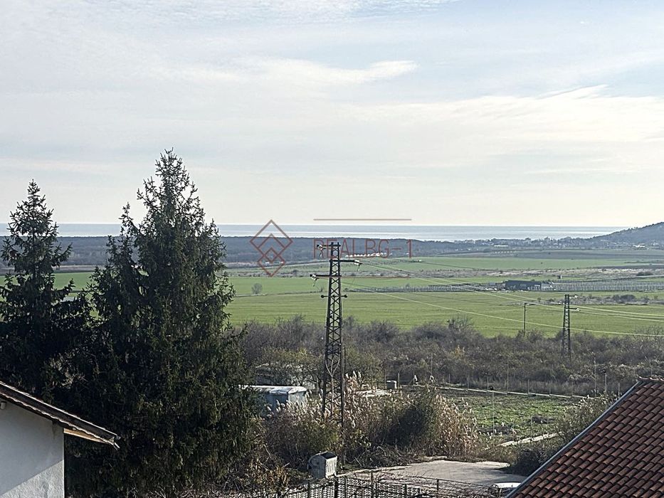 Комфортен тристаен апартамент с морска гледка близо до Албена